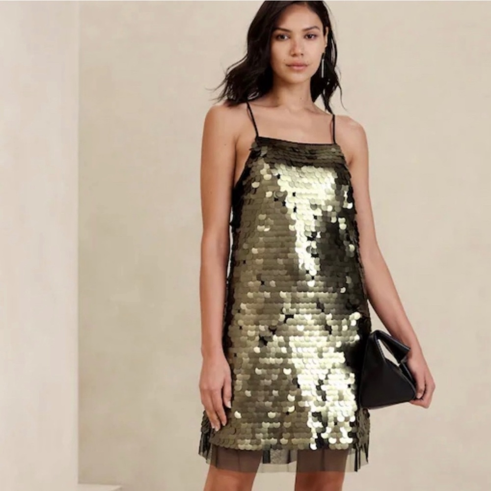NWT Banana Republic Factory Large Round Sequin Mini Dress in a Size Small